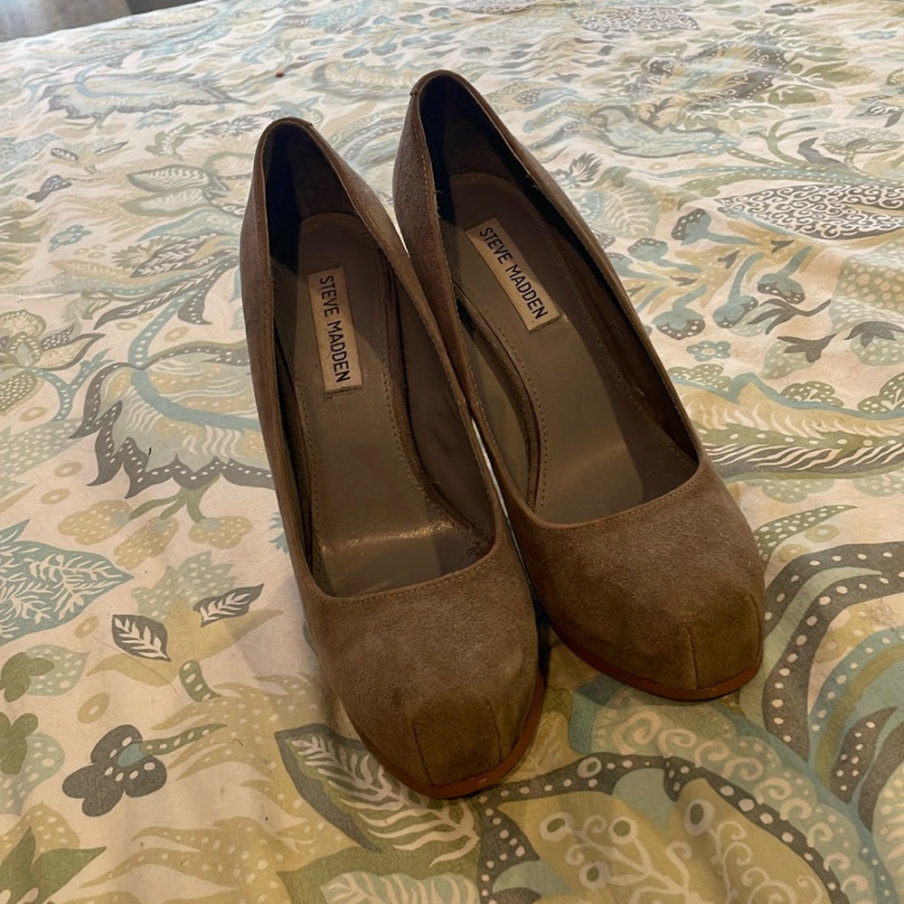 Steve Madden suede Sarrina platforms, size 8